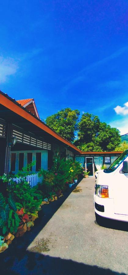 Dorm Master Hostel Padang Mat Sirat Exterior photo